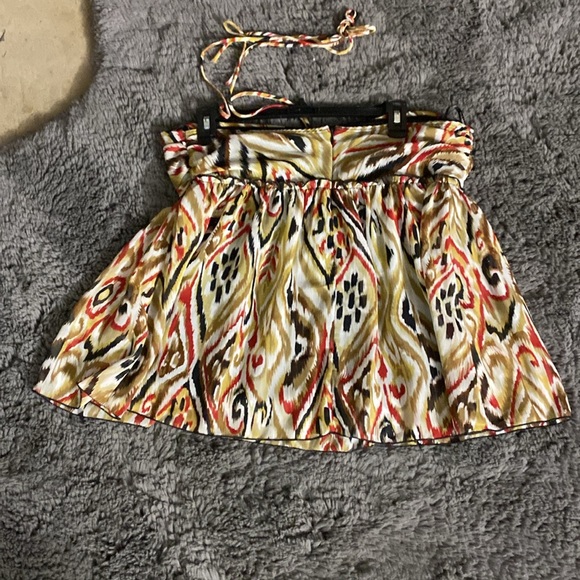 Red black tan cream colored top size large - Picture 2 of 3